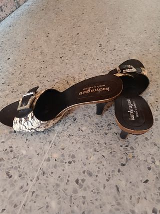 Zapatos Karolyn Garcia - Tacones beige y negro