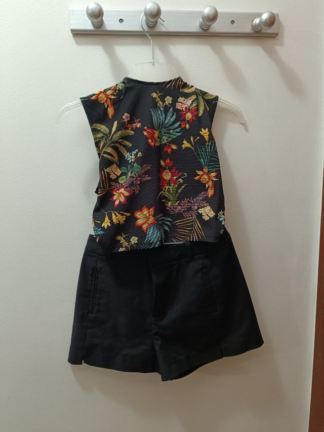 Conjunto top floral + short negro