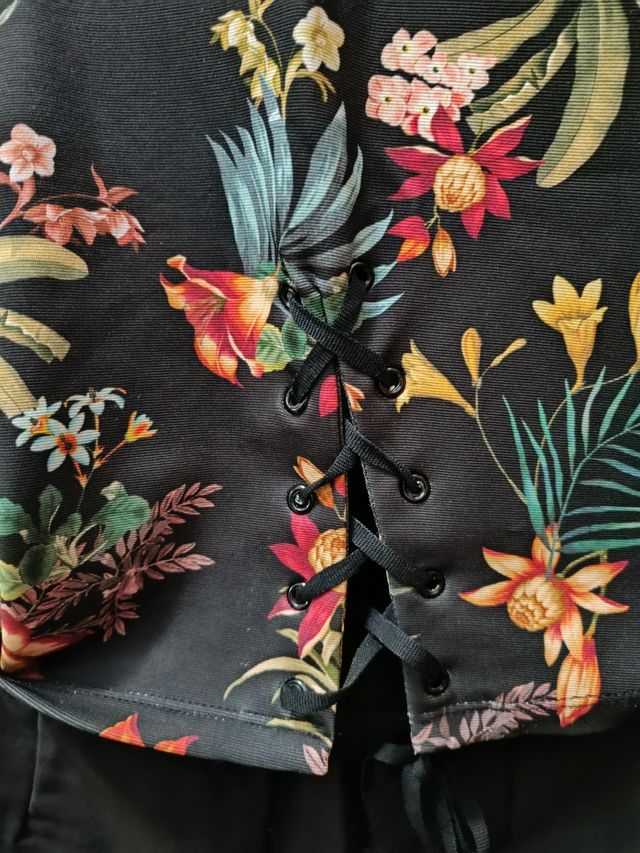 Conjunto top floral + short negro