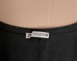 Camiseta negra Zara efecto desgastado / XS-S