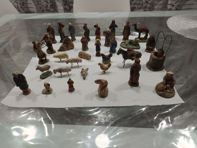 33 vecchie figure in argilla per Betlemme