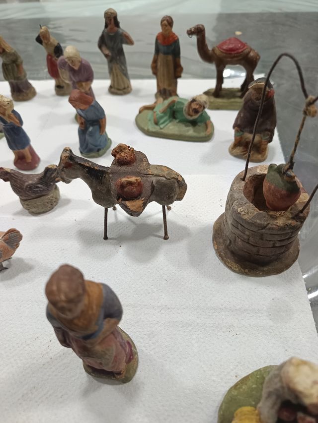 33 vecchie figure in argilla per Betlemme