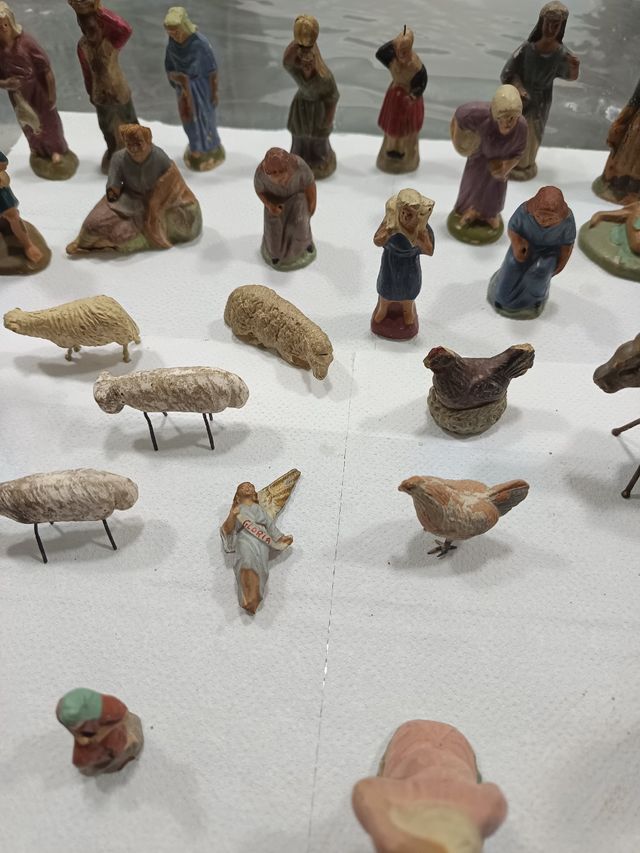33 vecchie figure in argilla per Betlemme