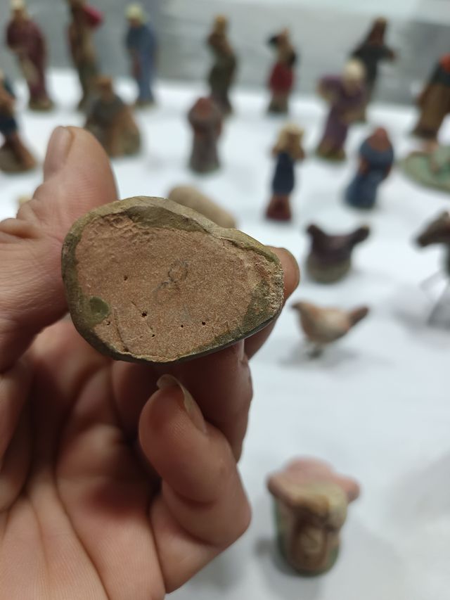 33 vecchie figure in argilla per Betlemme