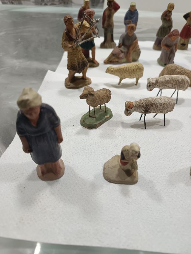 33 vecchie figure in argilla per Betlemme