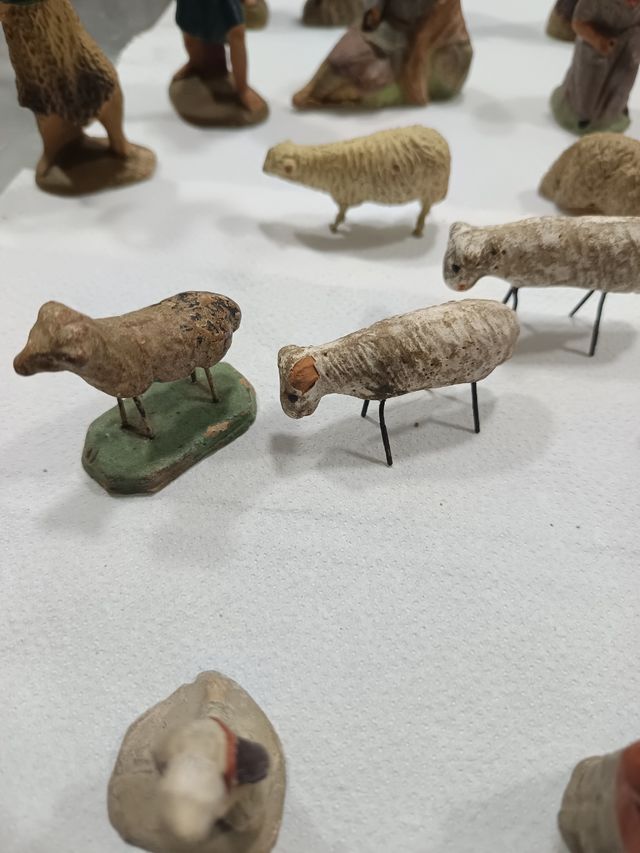 33 vecchie figure in argilla per Betlemme