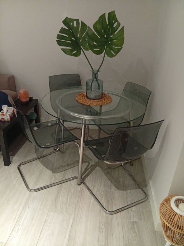 Mesa cristal IKEA - 4 sillas