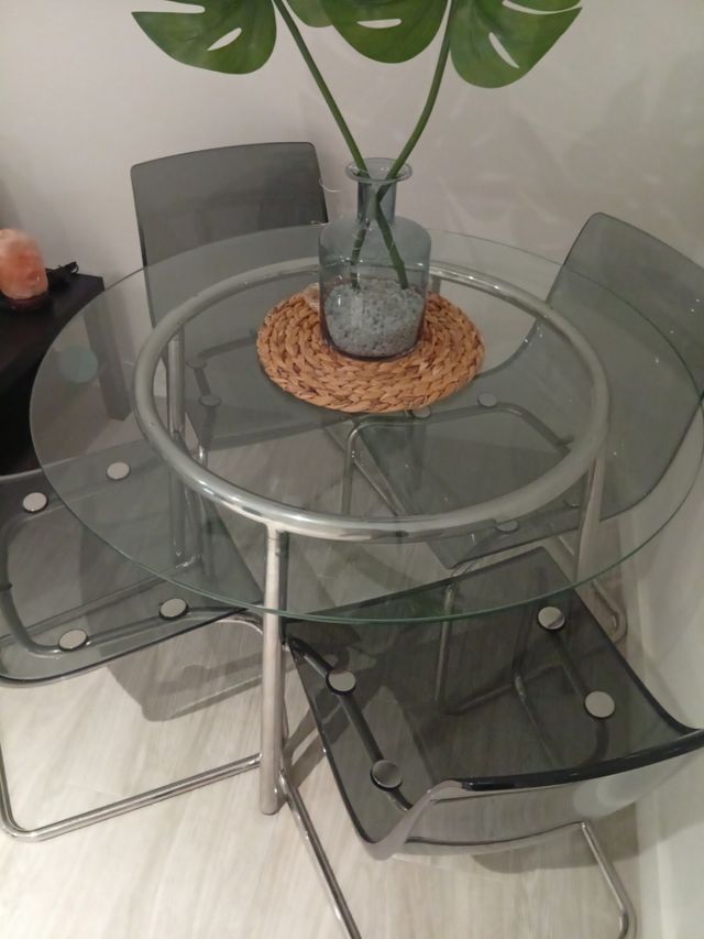 Mesa cristal IKEA - 4 sillas