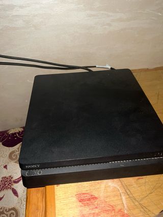 PS4 (PlayStation 4) negra
