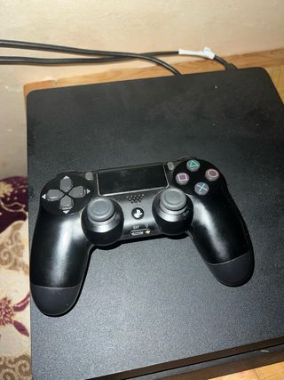 PS4 (PlayStation 4) negra
