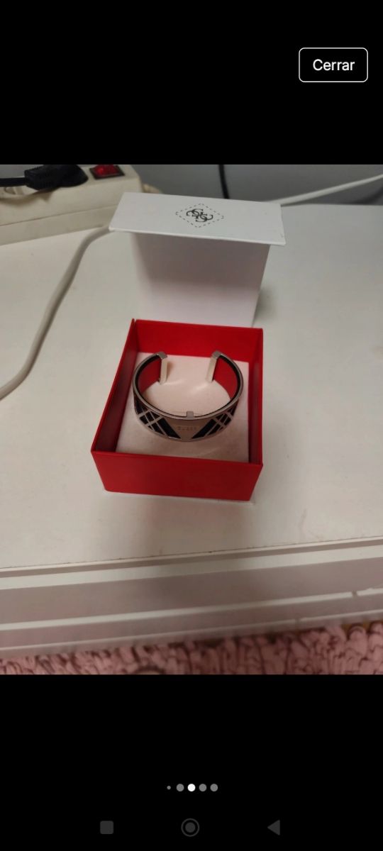 Brazalete Guess azul y plata