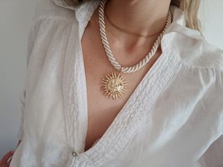 Collar Sol Dorado con Cordón
