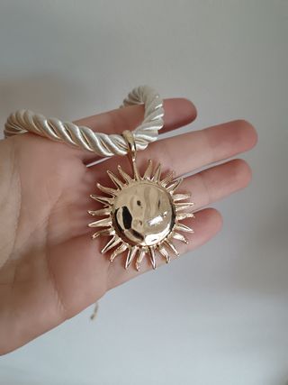 Collar Sol Dorado con Cordón