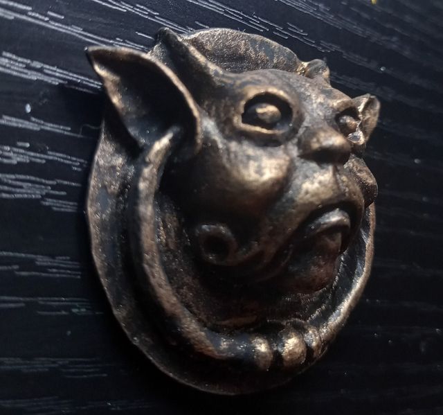 Broche aldabón  Labyrinth