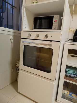 Horno ikea blanco con mueble y sistema de basuras 