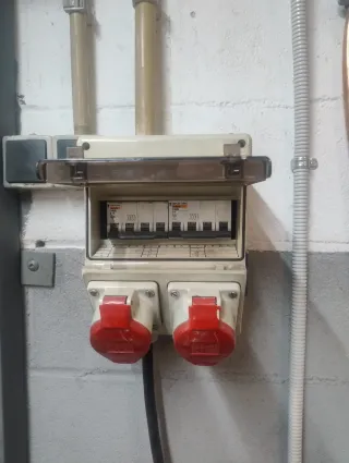 Servicios electricidad y fontanería económicos