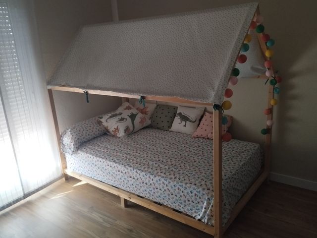Cama Montessori infantil con dosel