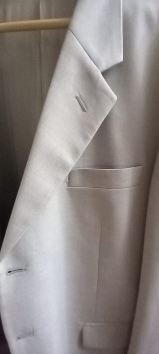 Traje beige caballero