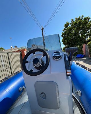 Zodiac Narwhal semirrígida WB400+
Evinrude E-ETEC 