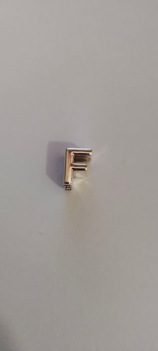 Charm Pandora Letra F Plata