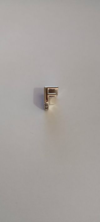Charm Pandora Letra F Plata