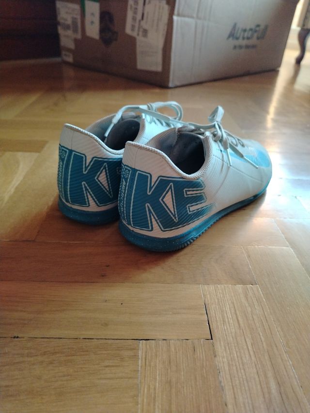 Zapatillas Nike fútbol sala - Blancas y azules