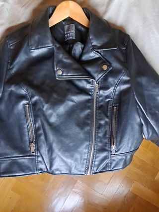 Cazadora negra, talla 40