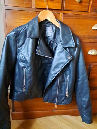 Cazadora negra, talla 40