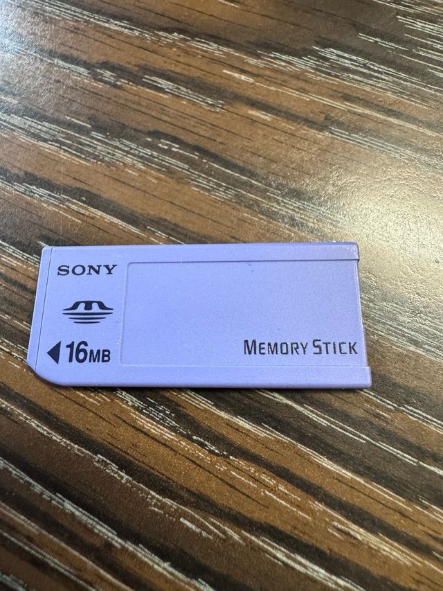 Sony Cyber-shot: Funda y Memory Stick 16MB