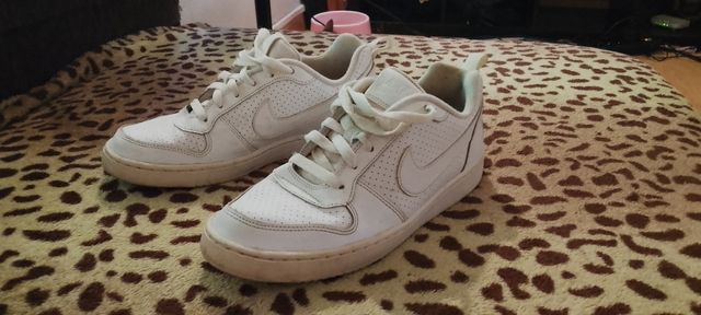 Zapatillas Nike oficiales color blancas talla 41