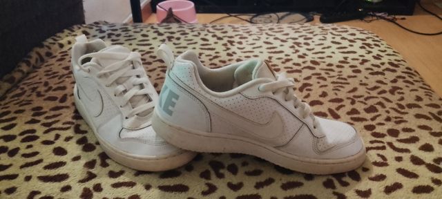 Zapatillas Nike oficiales color blancas talla 41