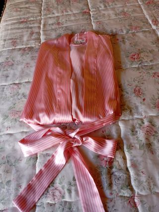 
Batas seda rosa - 2 uds.a 20 eur.os cada una.