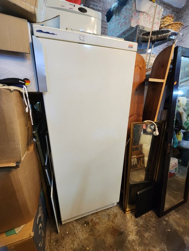 Nevera frigorífico New Pol Solid Ice.