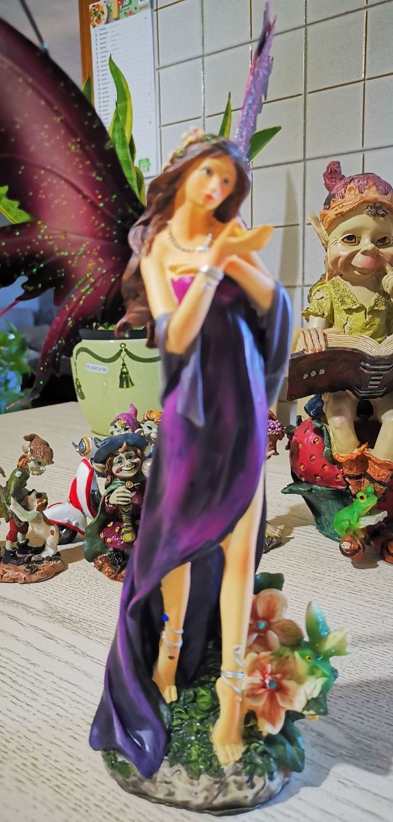 Fata romantica: statua collezionabile