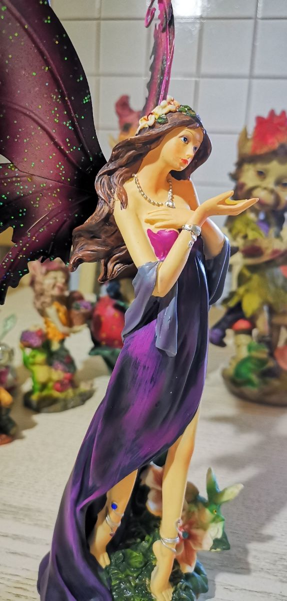 Fata romantica: statua collezionabile