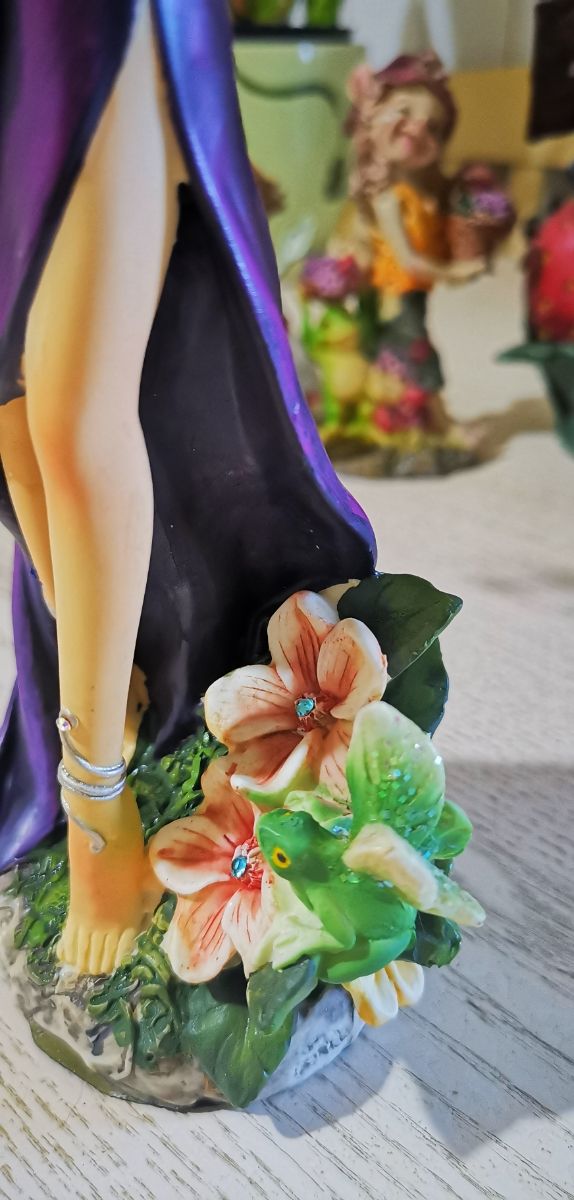 Fata romantica: statua collezionabile