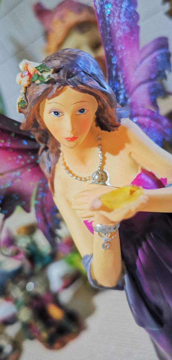 Fata romantica: statua collezionabile