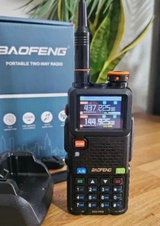 Baofeng 5R Pro: Radio Ricetrasmittente per 4 pezzi
