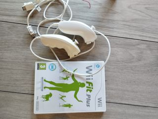 Wii + 5 mandos + Wii Fit + cargador