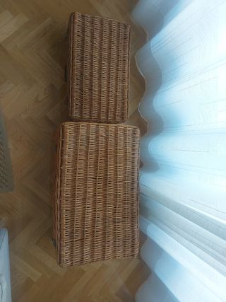 2 bauli vintage in vimini
40x67x30 cm
30x50x22 cm