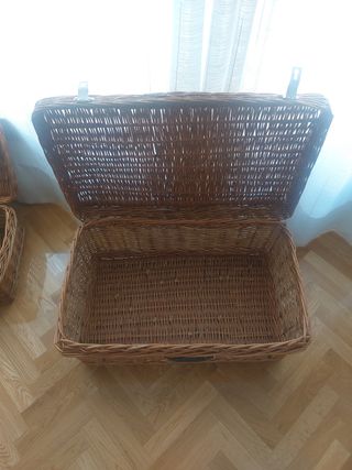 2 bauli vintage in vimini
40x67x30 cm
30x50x22 cm