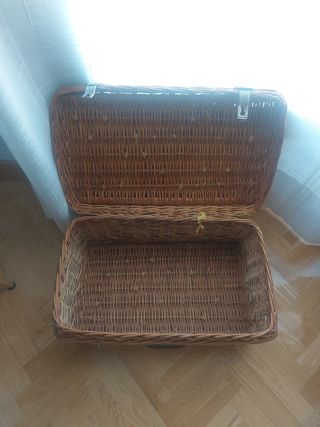 2 bauli vintage in vimini
40x67x30 cm
30x50x22 cm