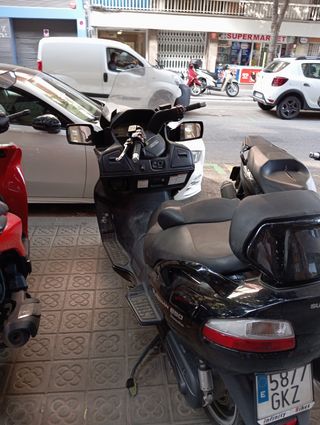 Suzuki Burgman 650cc. 