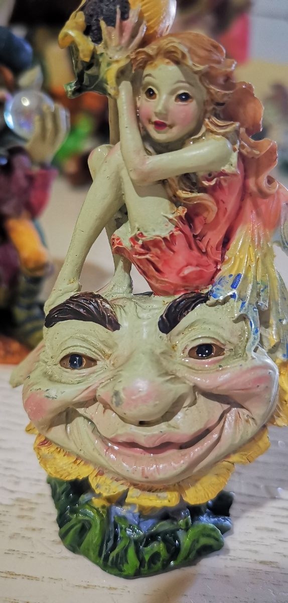 2 statuette fate e folletto