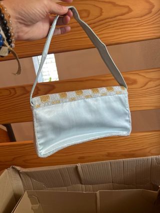 Bolso mano azul y dorado