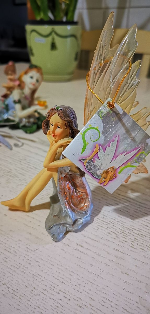 Fata sognatrice decorativa - statua