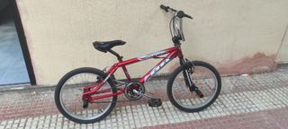 Bicicleta BMX BH Shark roja