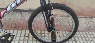 Bicicleta BMX BH Shark roja