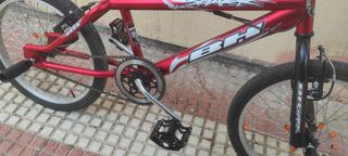 Bicicleta BMX BH Shark roja