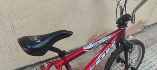 Bicicleta BMX BH Shark roja